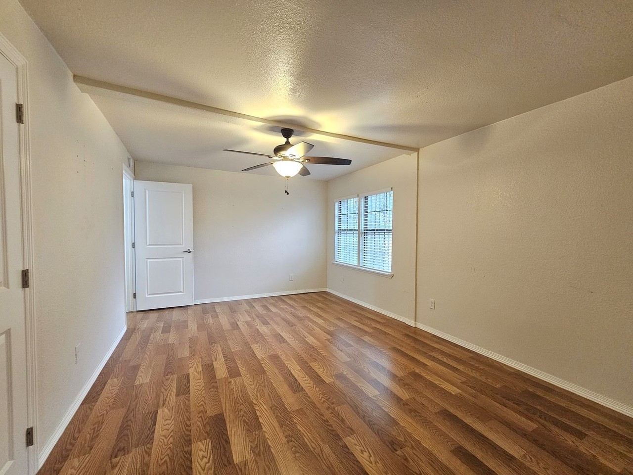 317 E Ebony St - Photo 7 of 15