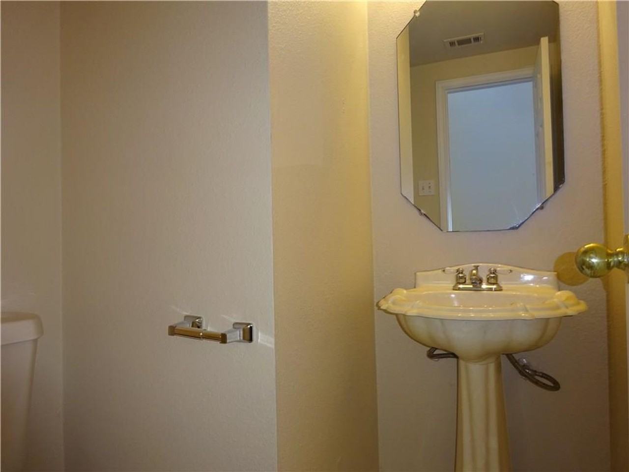 1016 Doras Dr - Photo 6 of 14