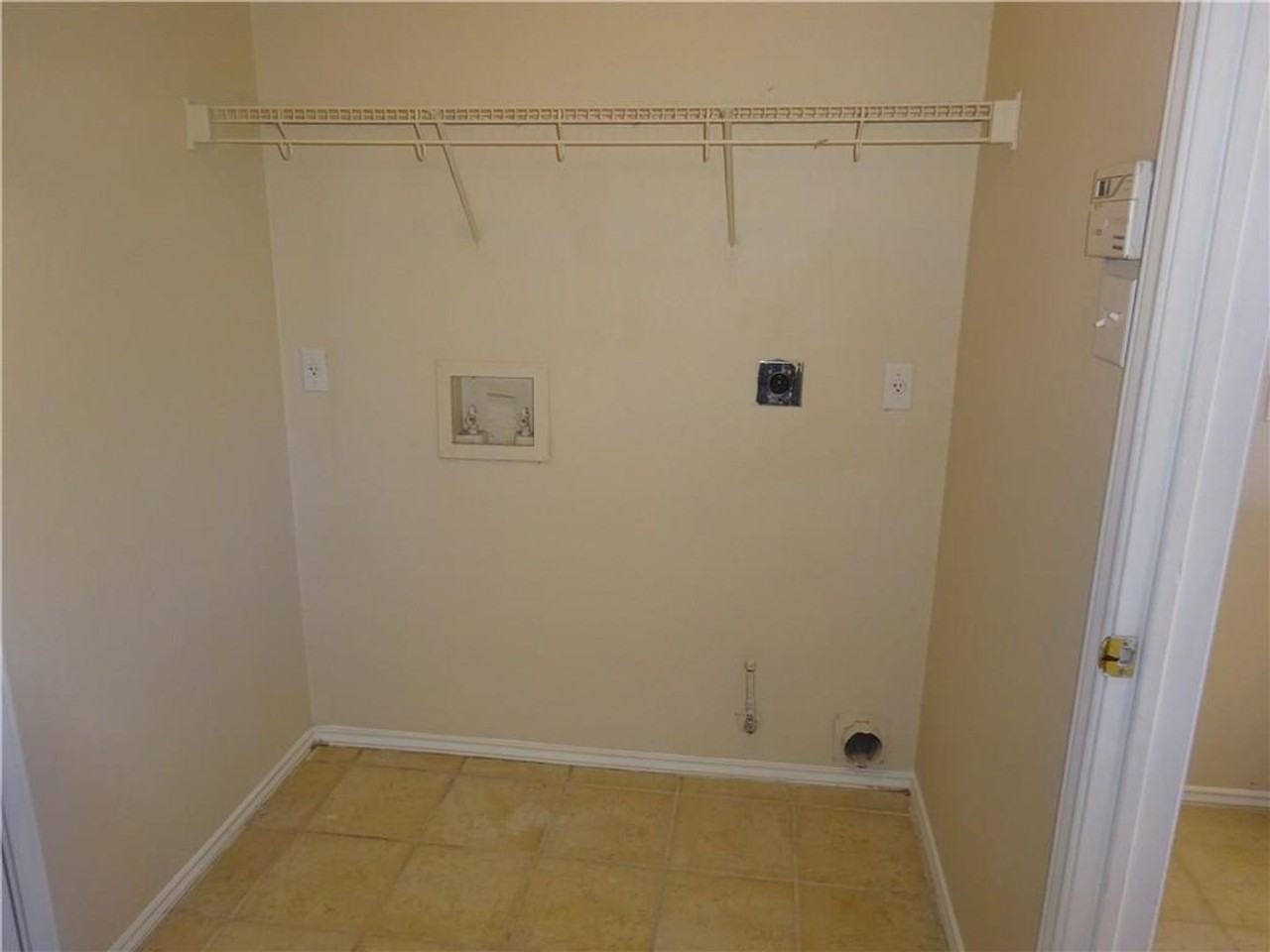 1016 Doras Dr - Photo 7 of 14