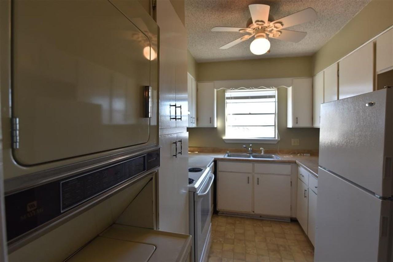 100 Royal Way Dr Apt 4d - Photo 4 of 23