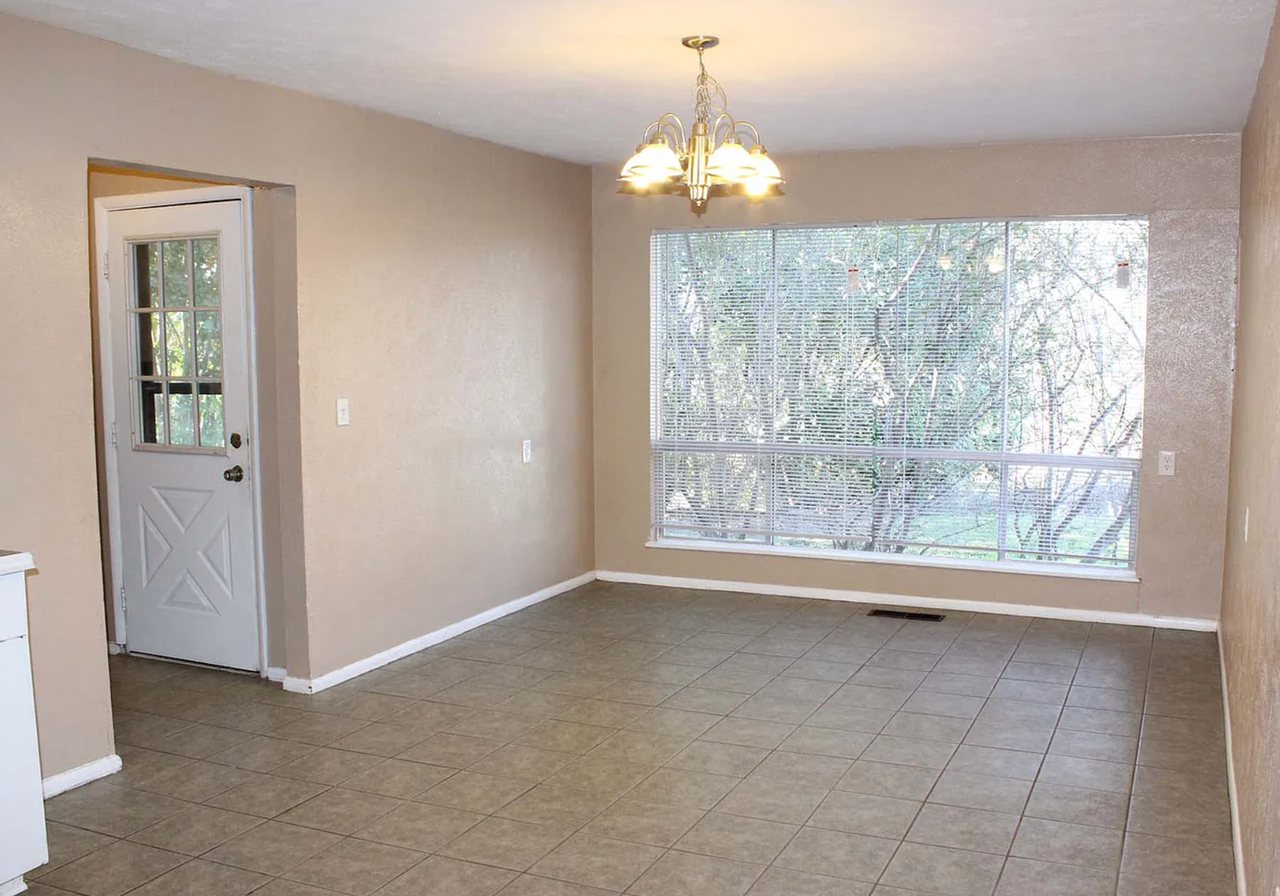 6404 Waynewood Ct - Photo 3 of 14