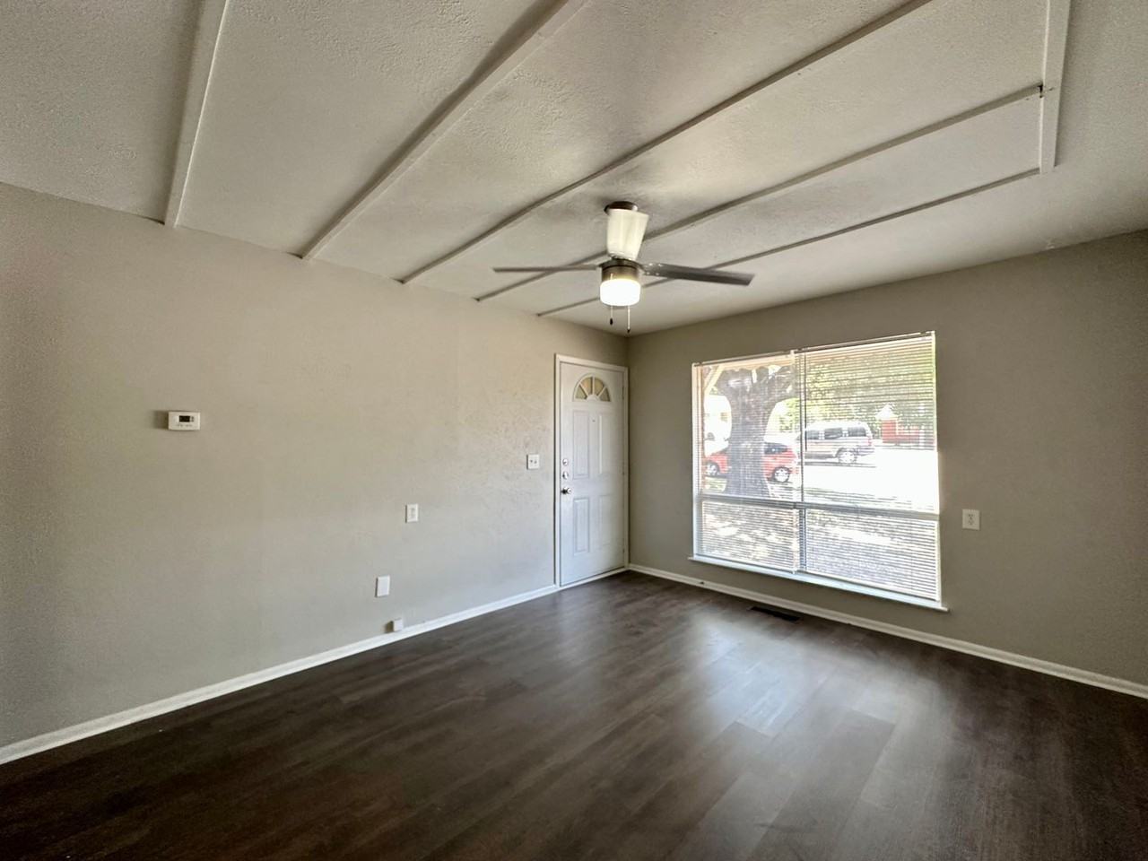 6404 Waynewood Ct - Photo 4 of 14