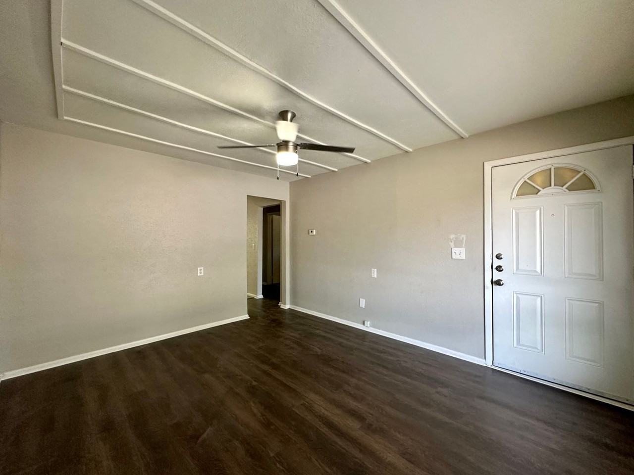 6404 Waynewood Ct - Photo 5 of 14