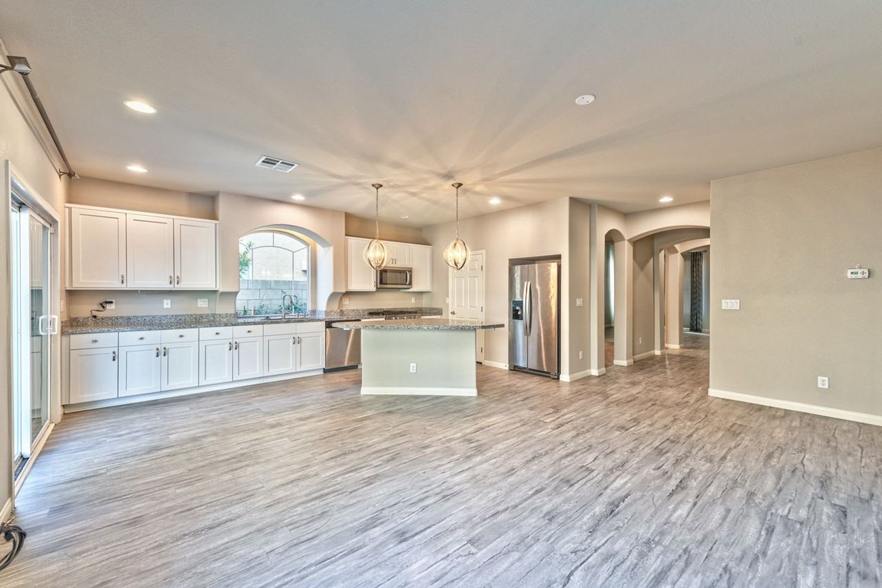 10616 Aphrodite St - Photo 5 of 17