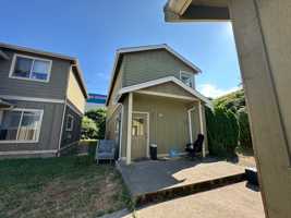 featured image of 901 Gladstone St