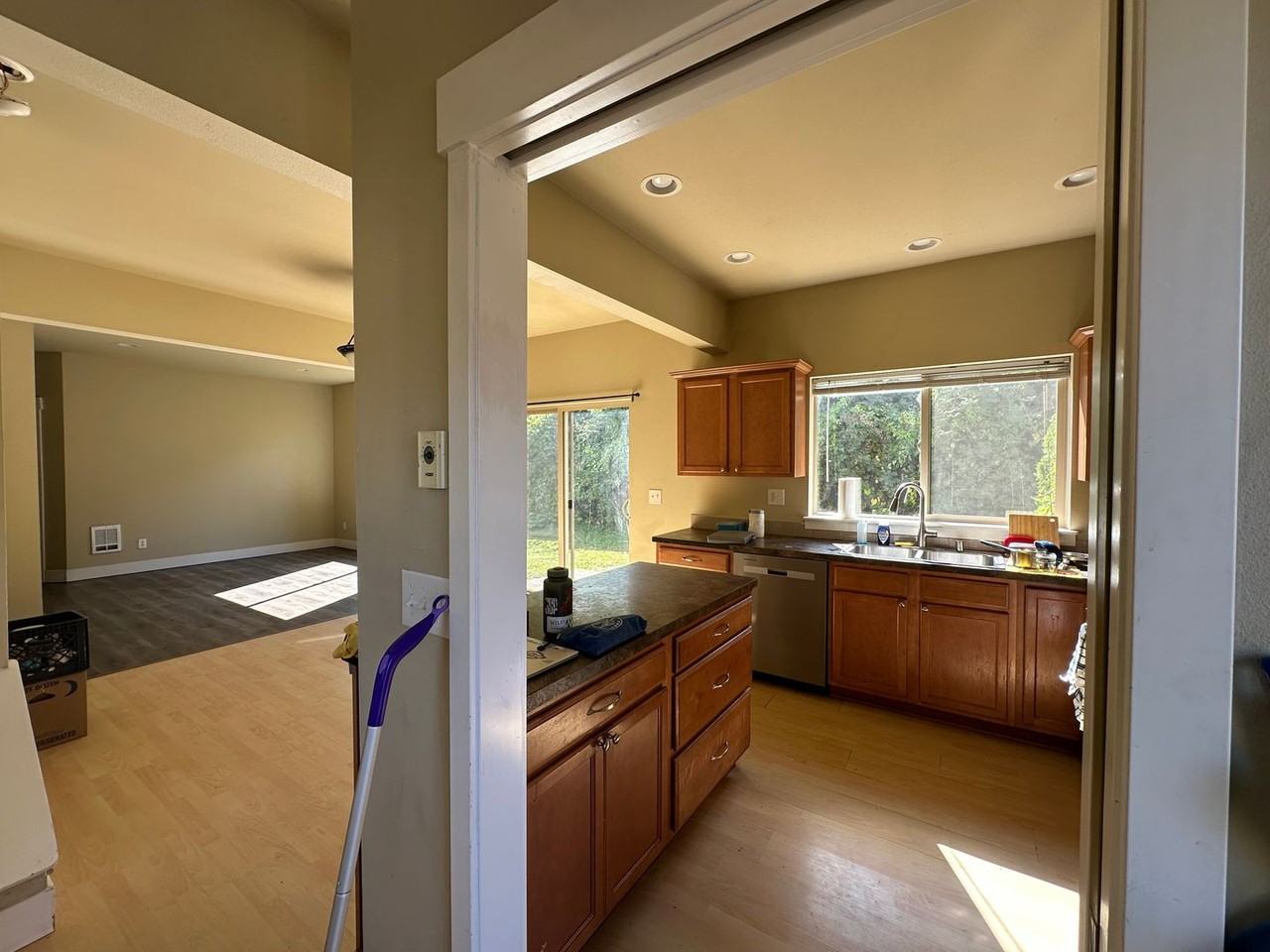 901 Gladstone St - Photo 2 of 30