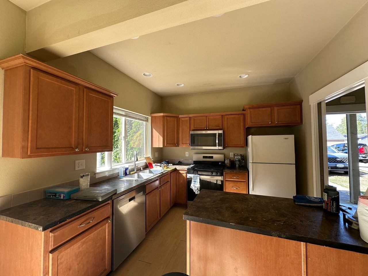 901 Gladstone St - Photo 6 of 30