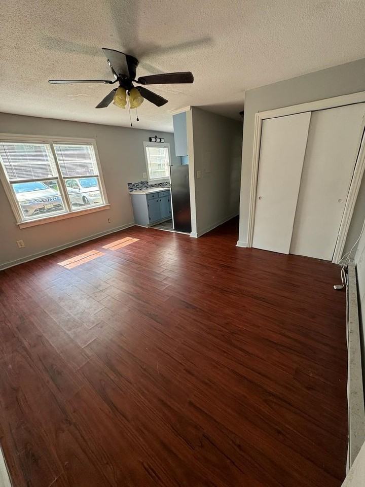 1805 1805 E Sixth #4 - Photo 2 of 4