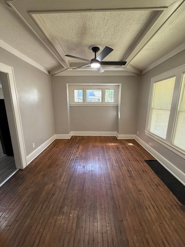 227 Crandall Ave - Photo 3 of 20