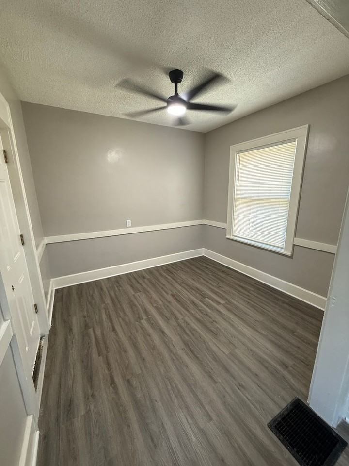 227 Crandall Ave - Photo 4 of 20