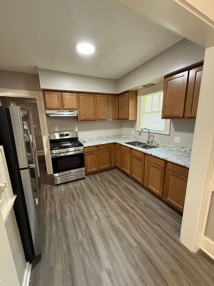 227 Crandall Ave - Photo 5 of 20