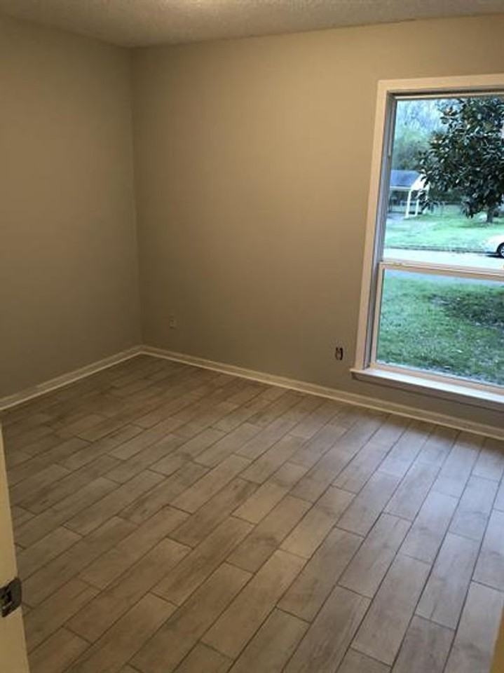 3110 Normandy Dr - Photo 5 of 9