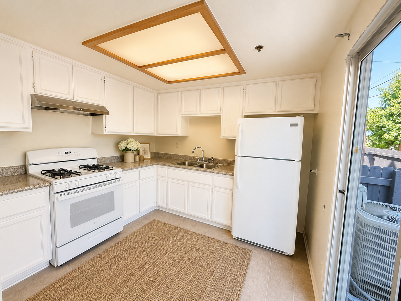 1500 Abbot Ave - Photo 2 of 9