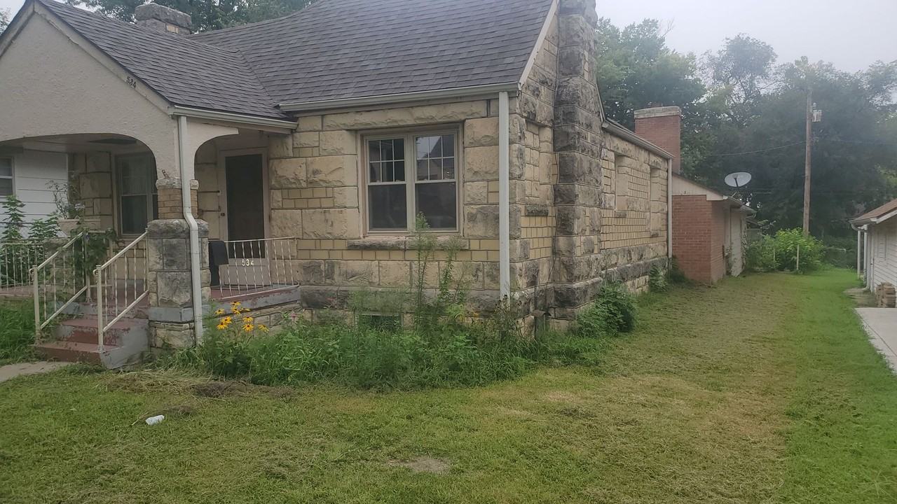 534 W 3rd St - Photo 2 of 18