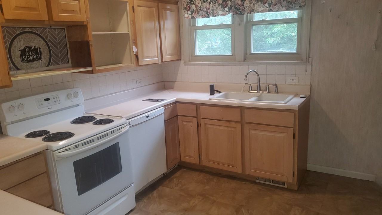 534 W 3rd St - Photo 7 of 18