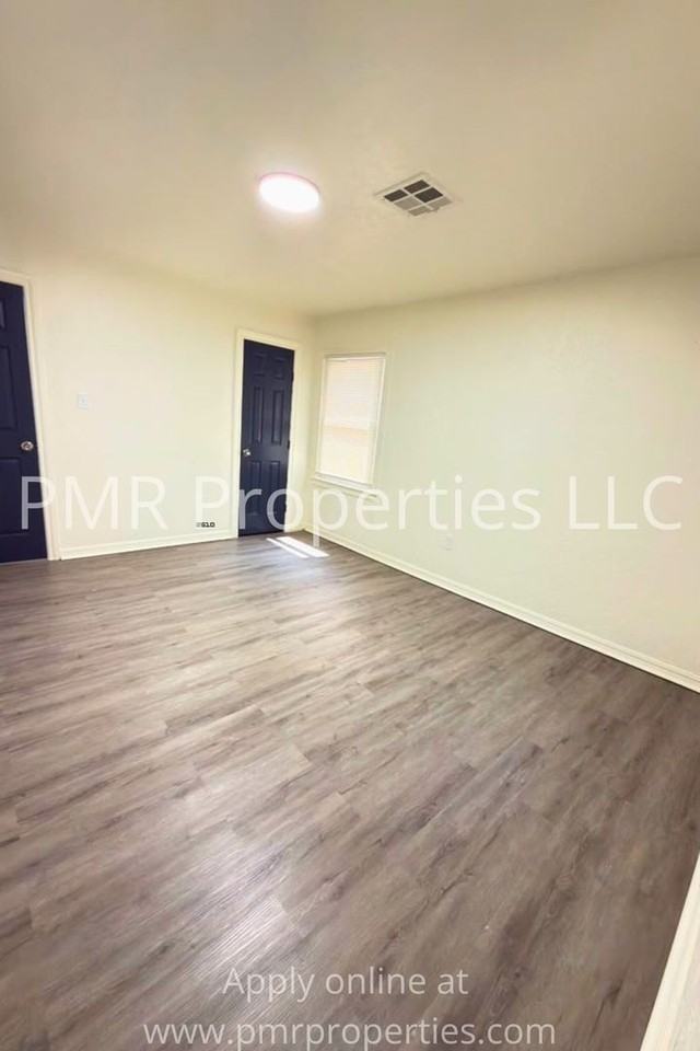 2146 Nw Lincoln Ave - Photo 4 of 9