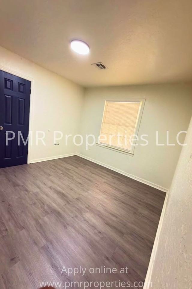 2146 Nw Lincoln Ave - Photo 7 of 9