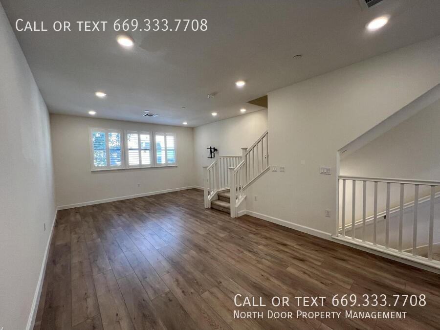 2762 Ferrara Cir - Photo 7 of 43