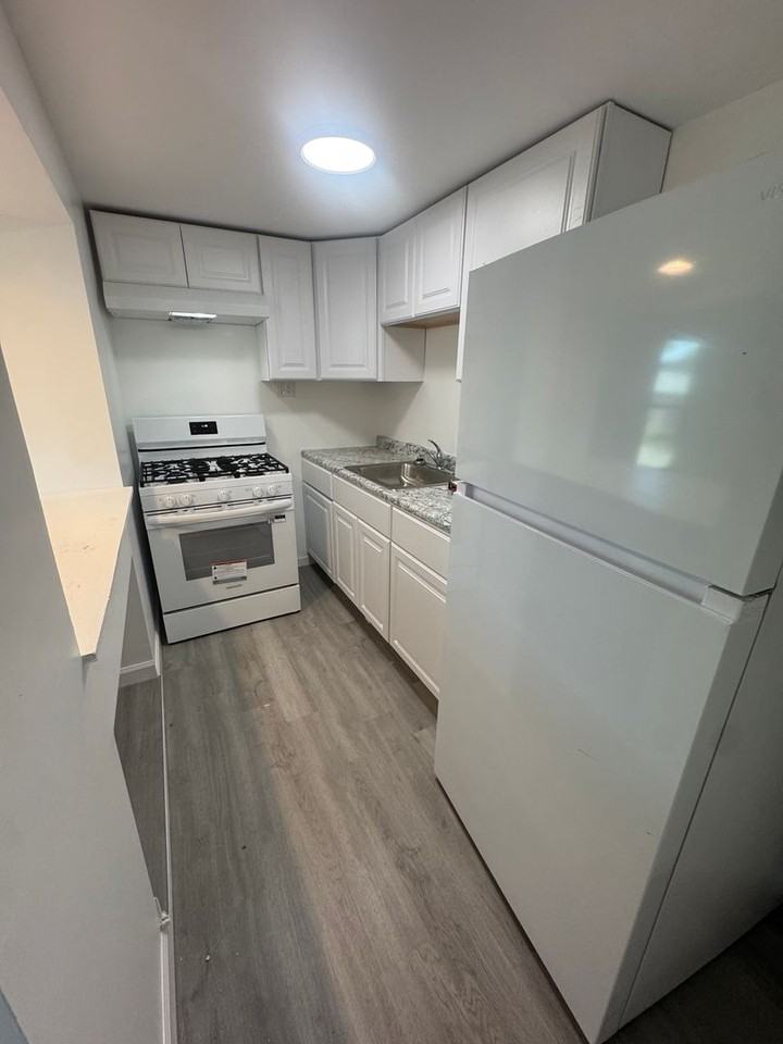 627 Valley St - Photo 3 of 8