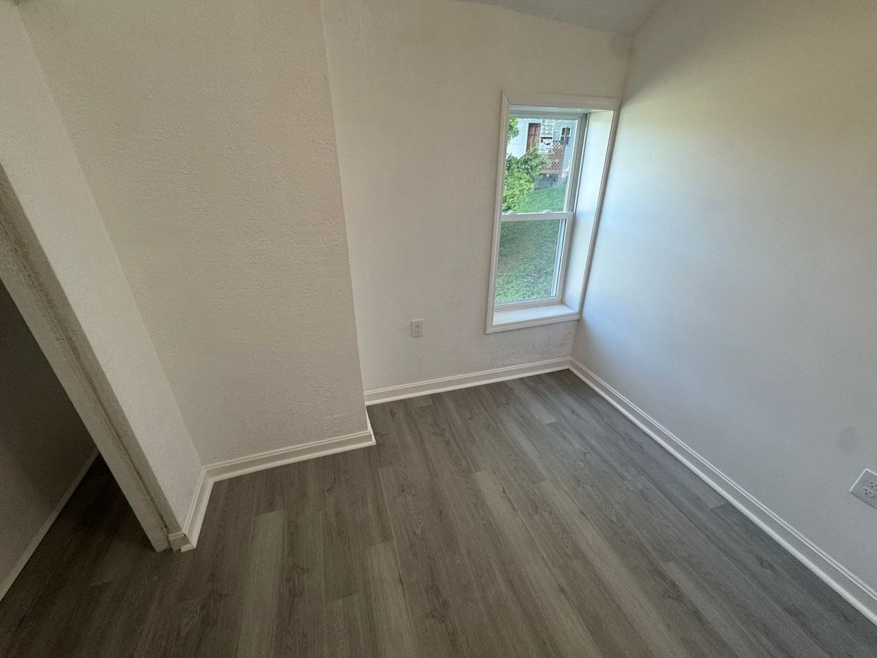 627 Valley St - Photo 5 of 8
