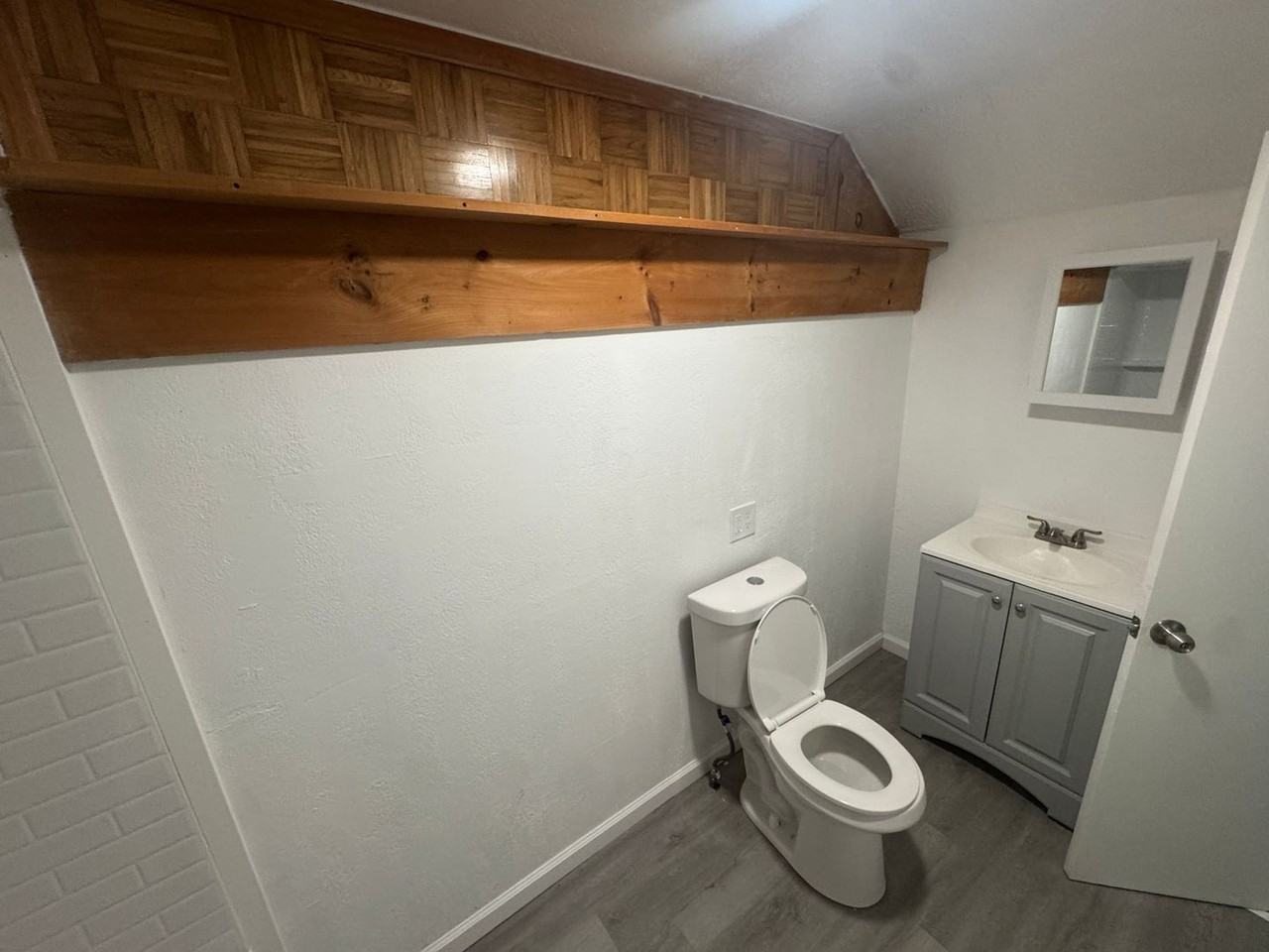 627 Valley St - Photo 7 of 8