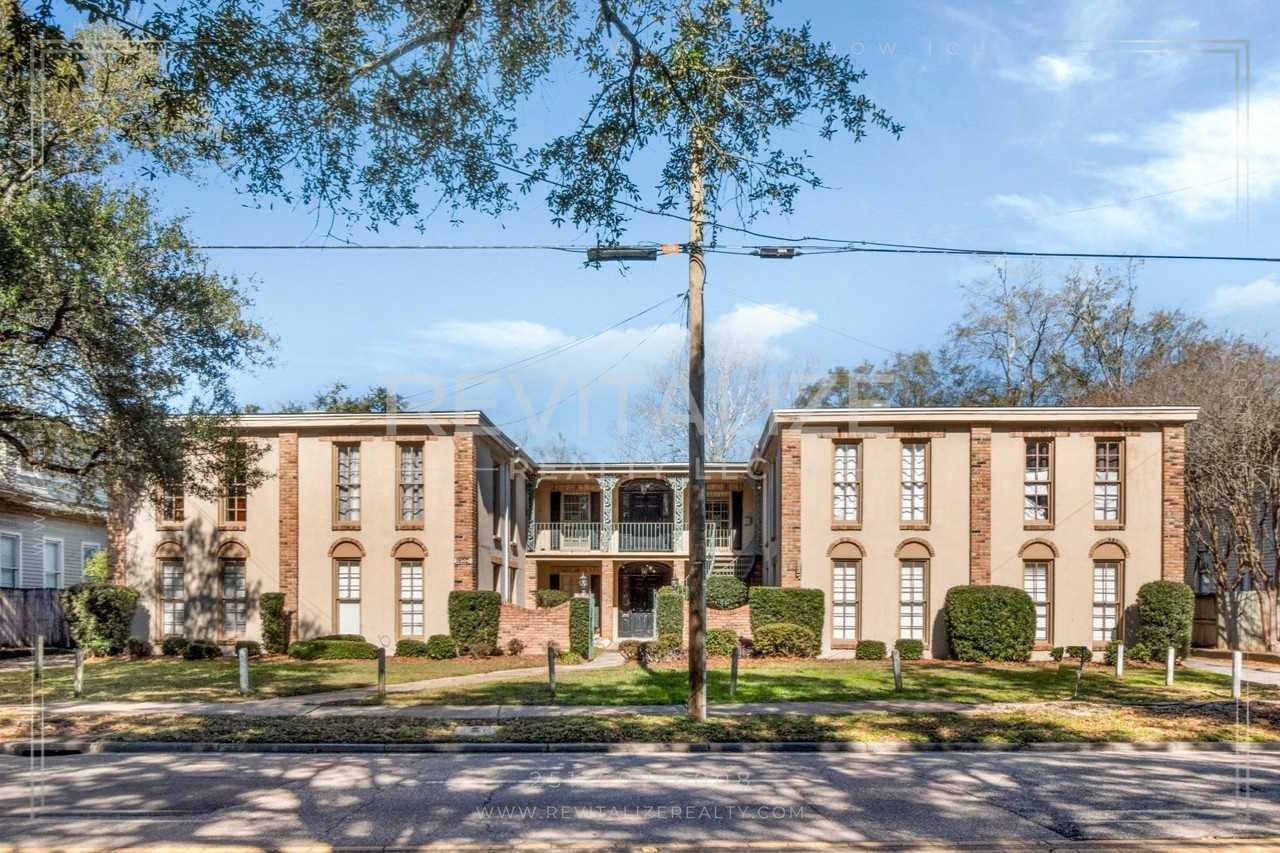 1504 Dauphin St - Photo 4 of 23