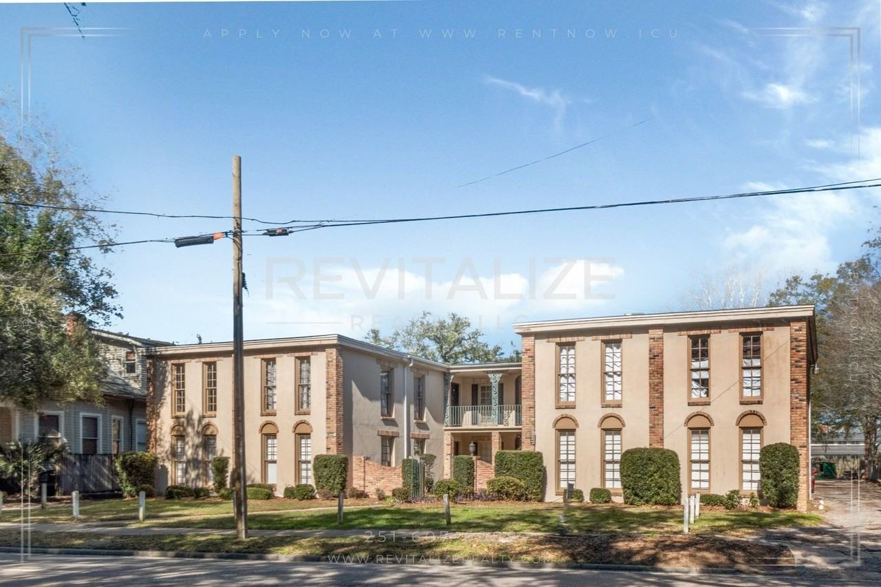 1504 Dauphin St - Photo 6 of 23