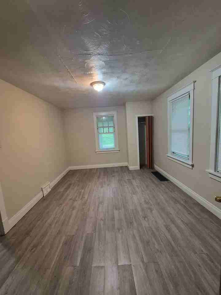 2140 Rosebud Ave - Photo 4 of 10