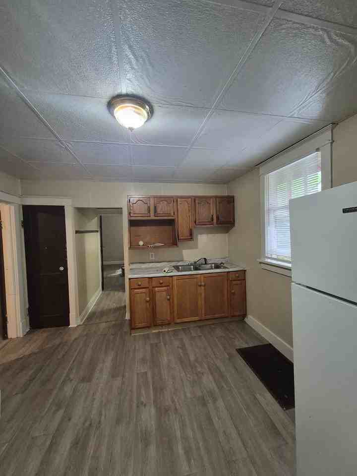 2140 Rosebud Ave - Photo 7 of 10