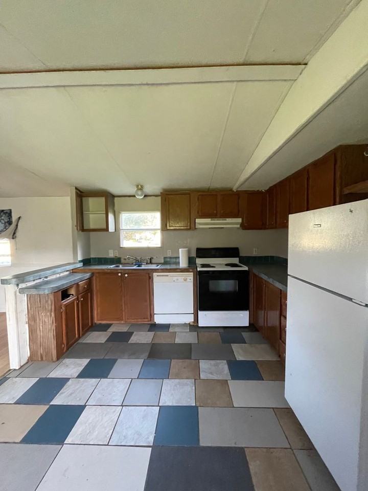 310 Mathis Rd - Photo 2 of 3