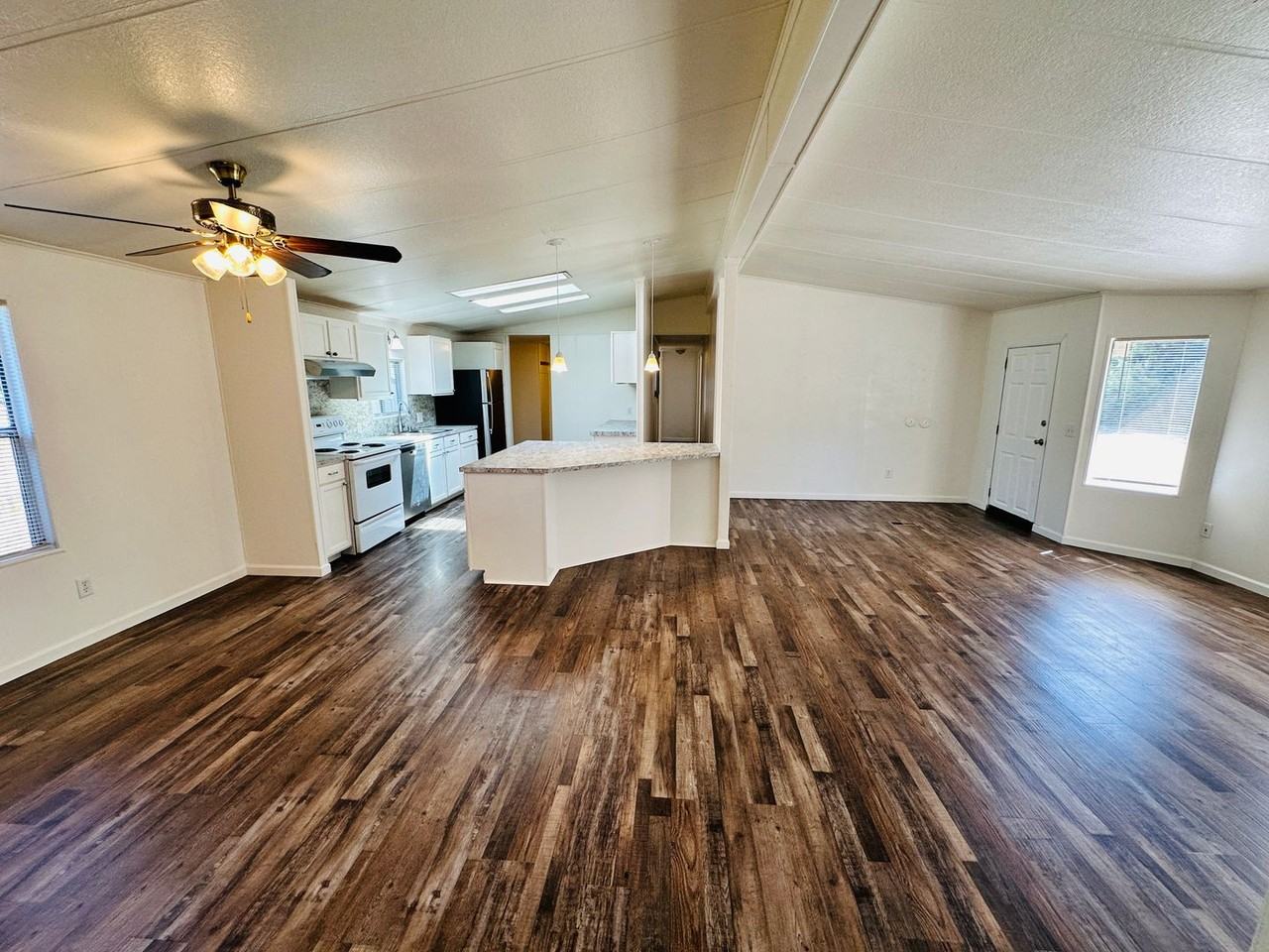 14014 Ne 70th Ave - Photo 2 of 39