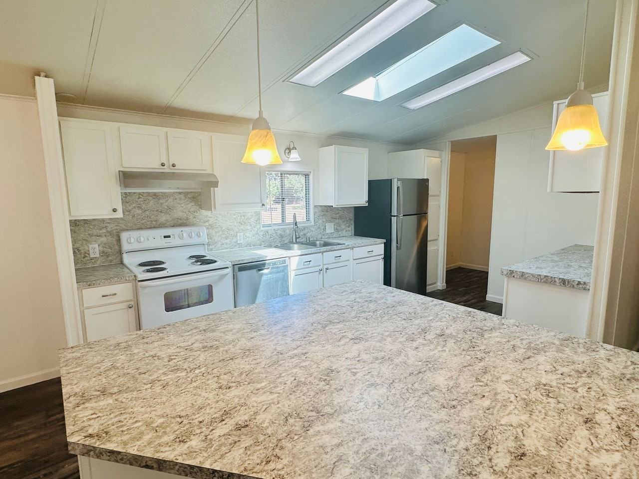 14014 Ne 70th Ave - Photo 4 of 39