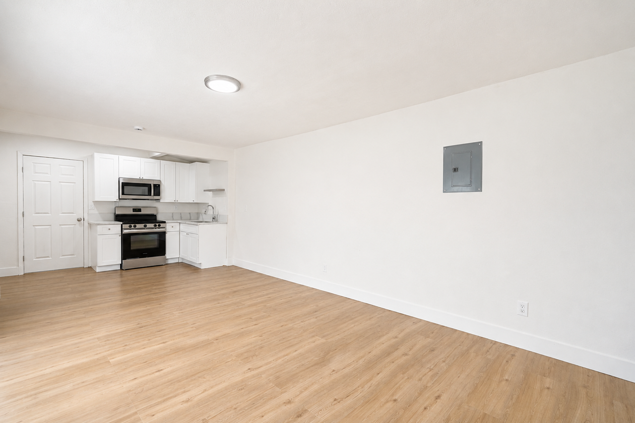 669 E G St - Photo 4 of 14
