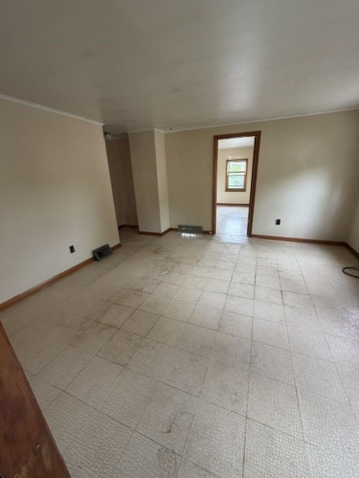 394 S Main St - Photo 2 of 6