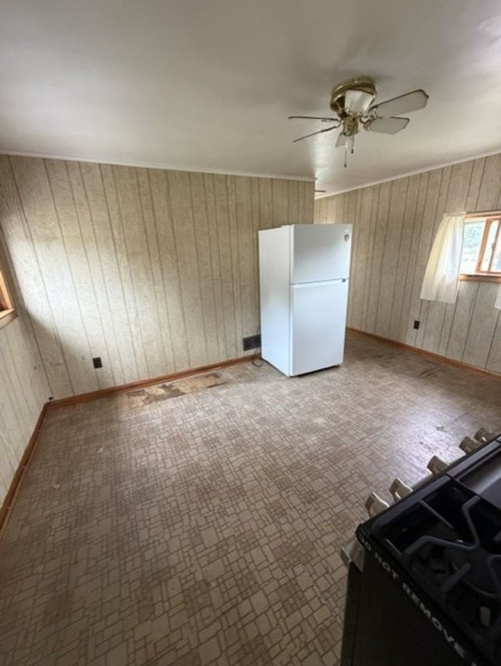 394 S Main St - Photo 4 of 6