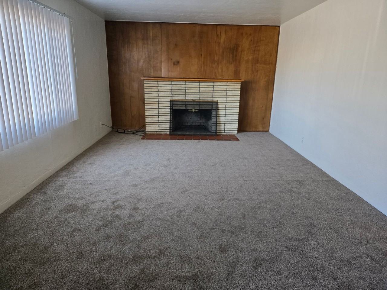 1728 Richmond Dr Ne - Photo 2 of 11