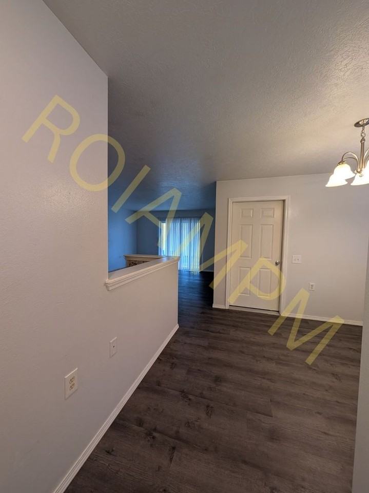 319 Lenore St - Photo 2 of 11