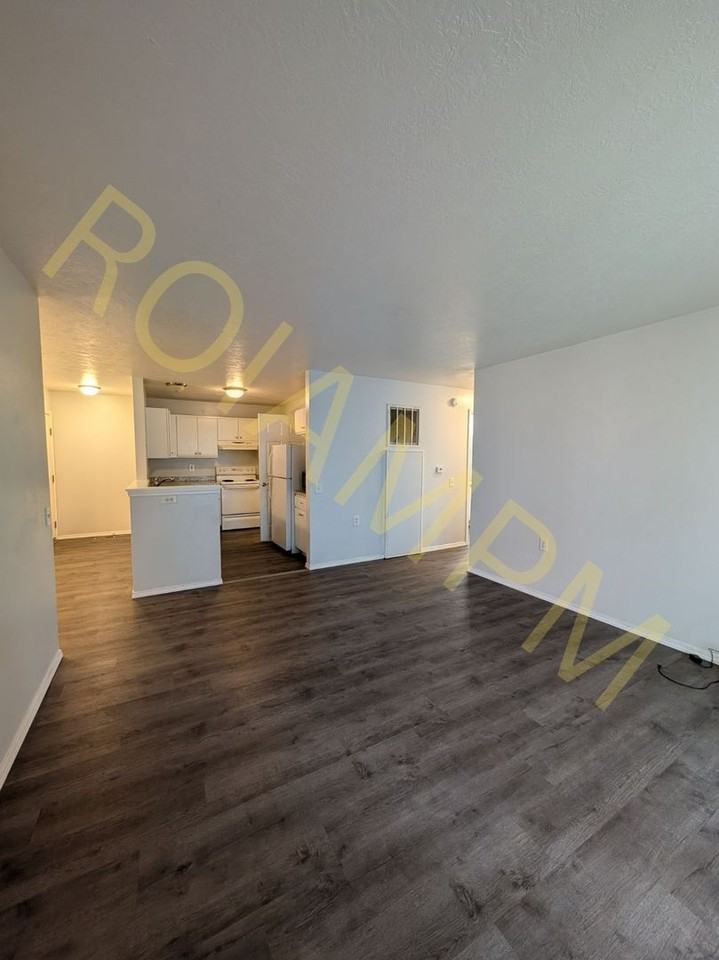 319 Lenore St - Photo 3 of 11