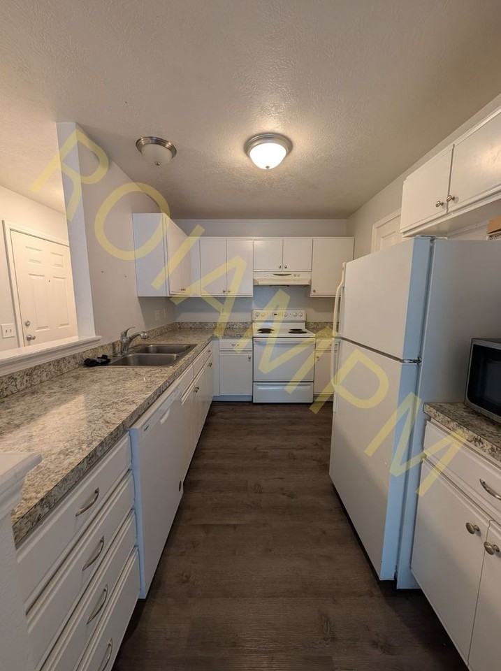 319 Lenore St - Photo 4 of 11
