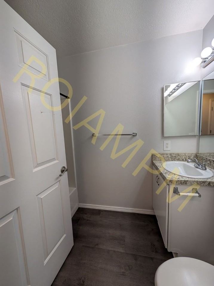 319 Lenore St - Photo 7 of 11