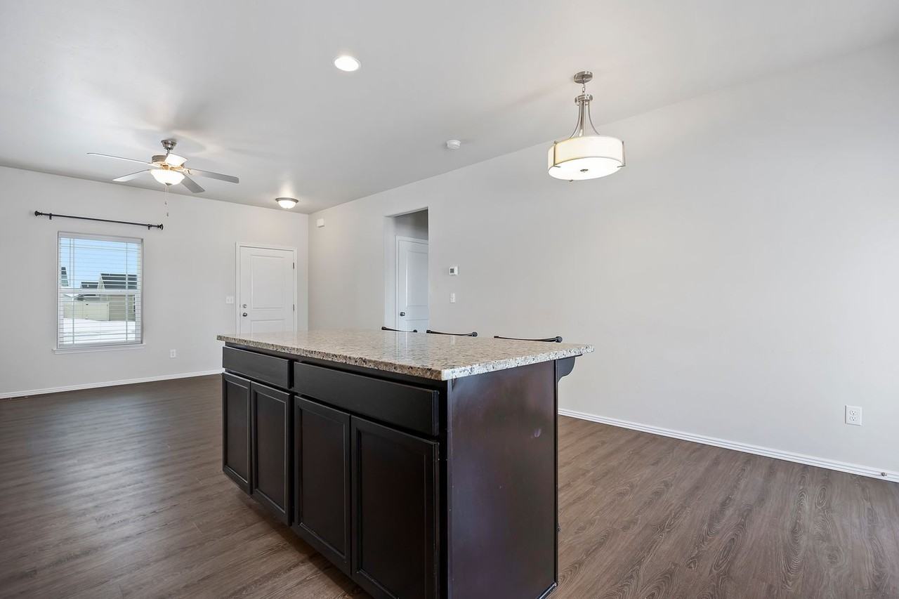397 Marjorie St - Photo 7 of 26