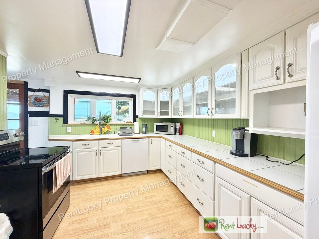 1612 Markham Ave Ne - Photo 4 of 38