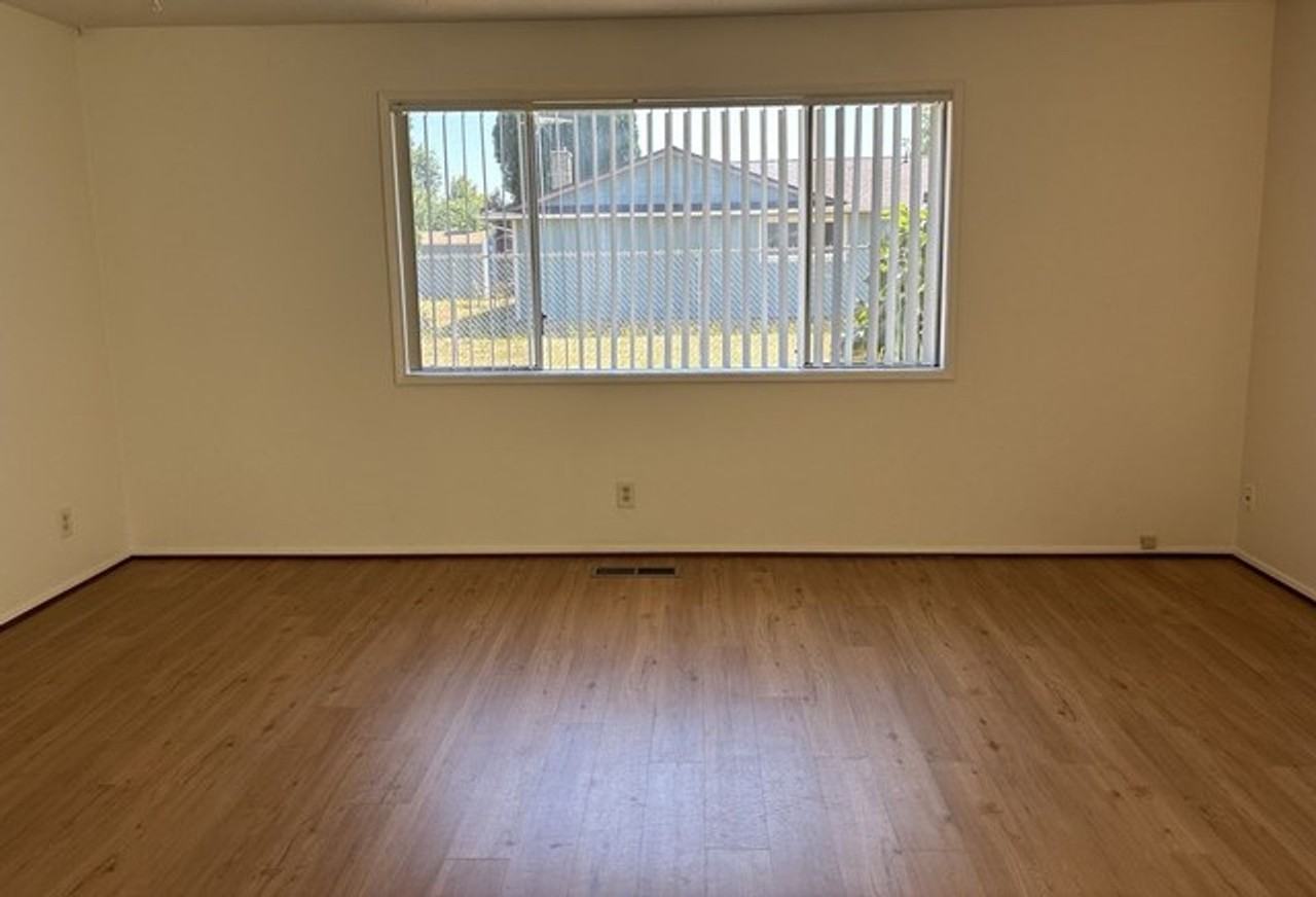 966 Royalty Dr Ne - Photo 2 of 15