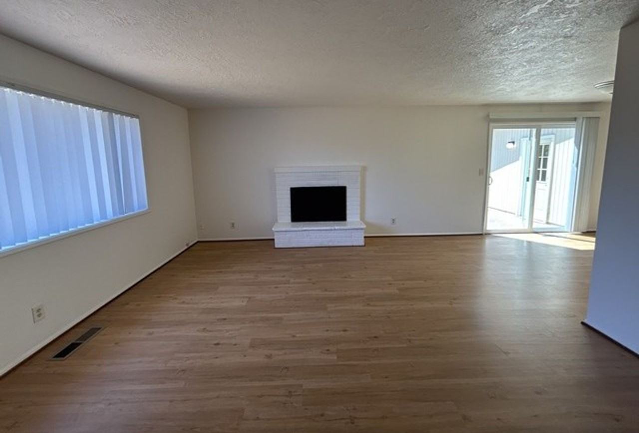 966 Royalty Dr Ne - Photo 3 of 15