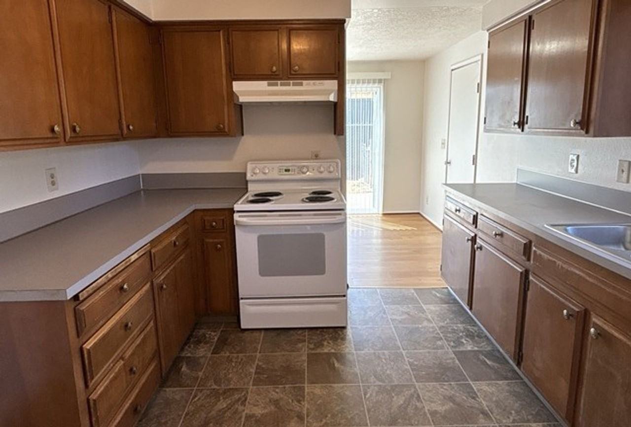 966 Royalty Dr Ne - Photo 5 of 15
