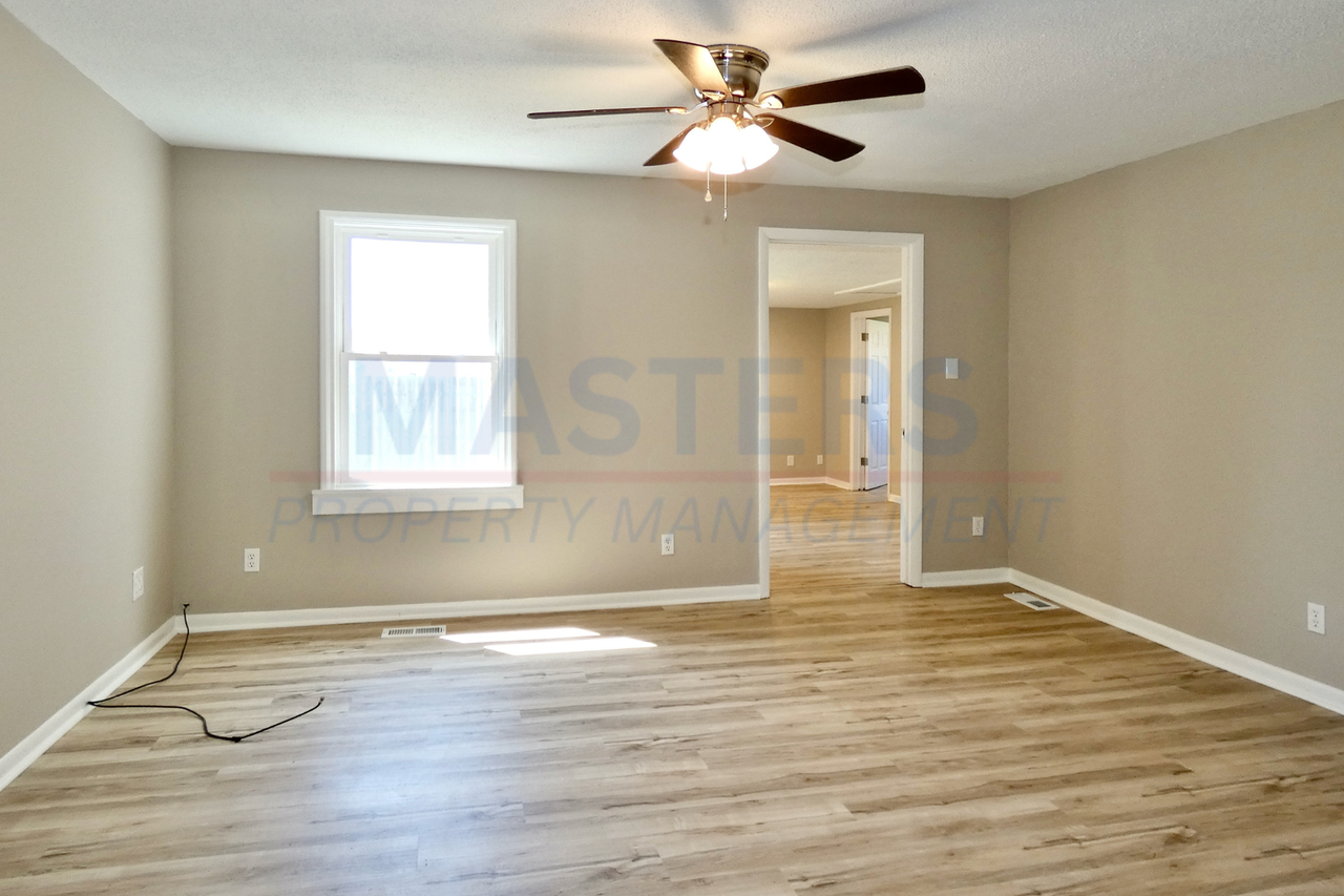 2163 Hoops Dr - Photo 7 of 19