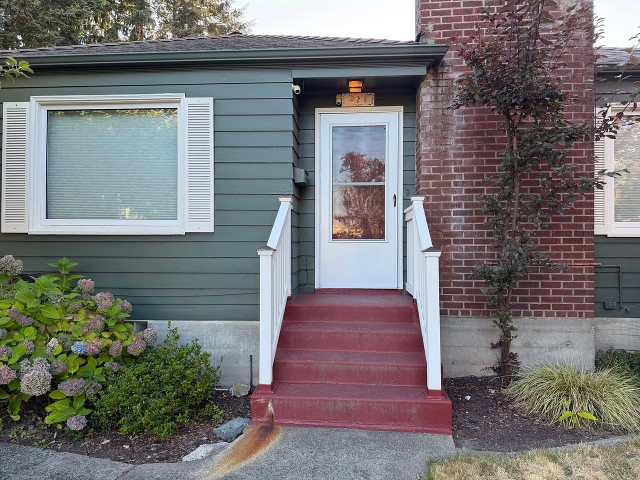 924 N Union Ave - Photo 3 of 50