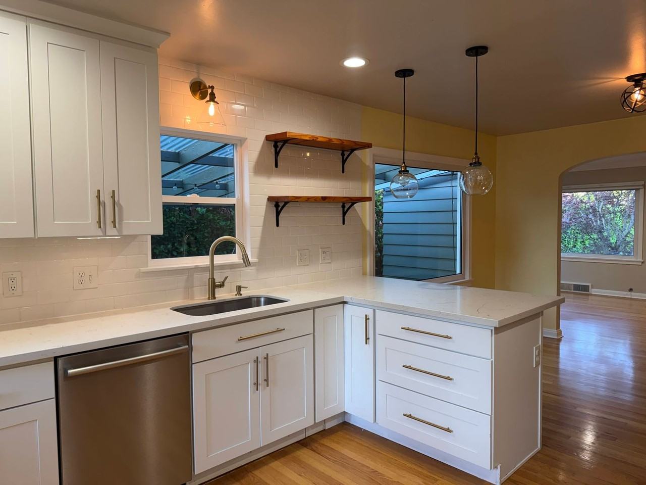 924 N Union Ave - Photo 4 of 50