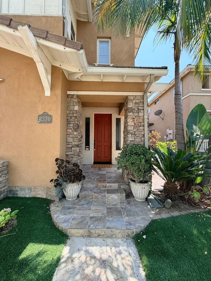 2370 Arbor View St - Photo 2 of 34