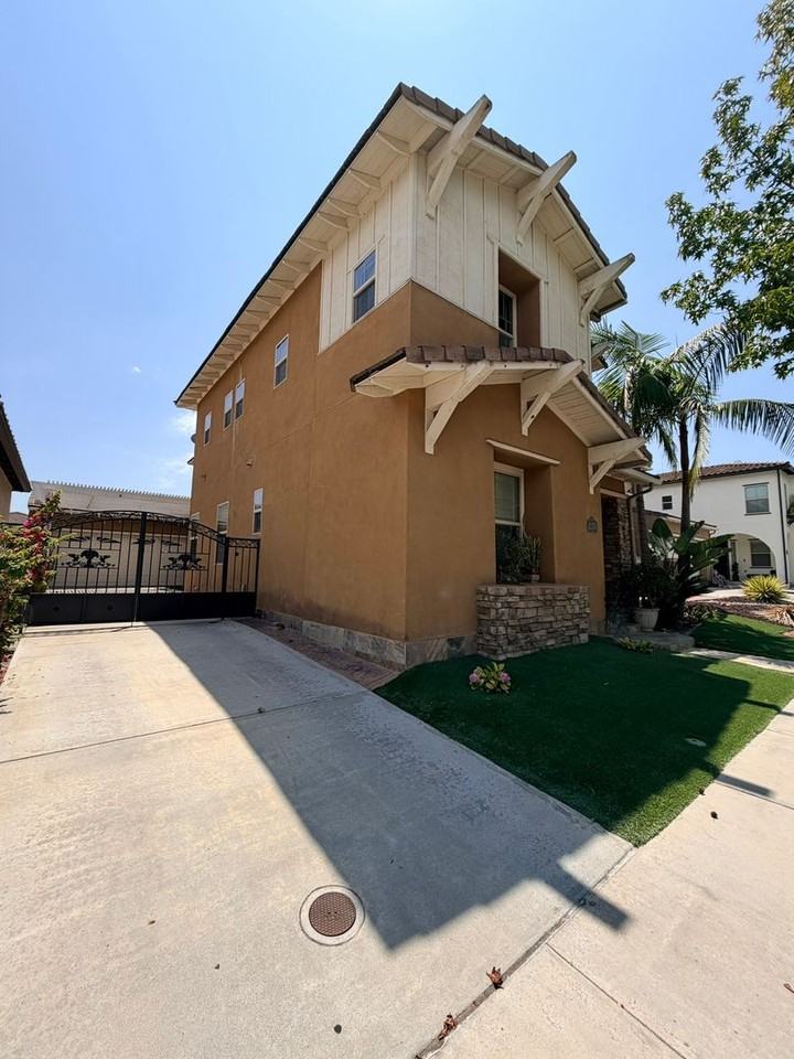 2370 Arbor View St - Photo 4 of 34